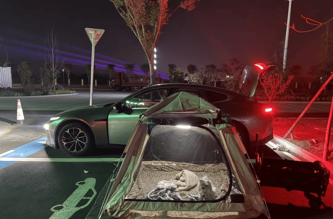 国庆期间年轻人旅行掀起“帐篷过夜”热潮冰球突破豪华版app不住酒店住帐篷！(图2)